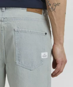 Solid Jean Droit - Light Vintage Blue Denim -Élégance Boutique 0814828114234ab9940d93f9d5e7bbb2