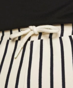 Solid STEVE - Short - Insignia Blue 9 Solid STEVE - Short - Insignia Blue -Élégance Boutique 5bb521a9bb654964952e5da6a4d2b15e