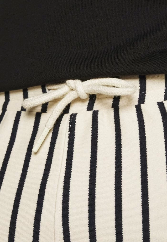 Solid STEVE - Short - Insignia Blue 4 Solid STEVE - Short - Insignia Blue – Image 4