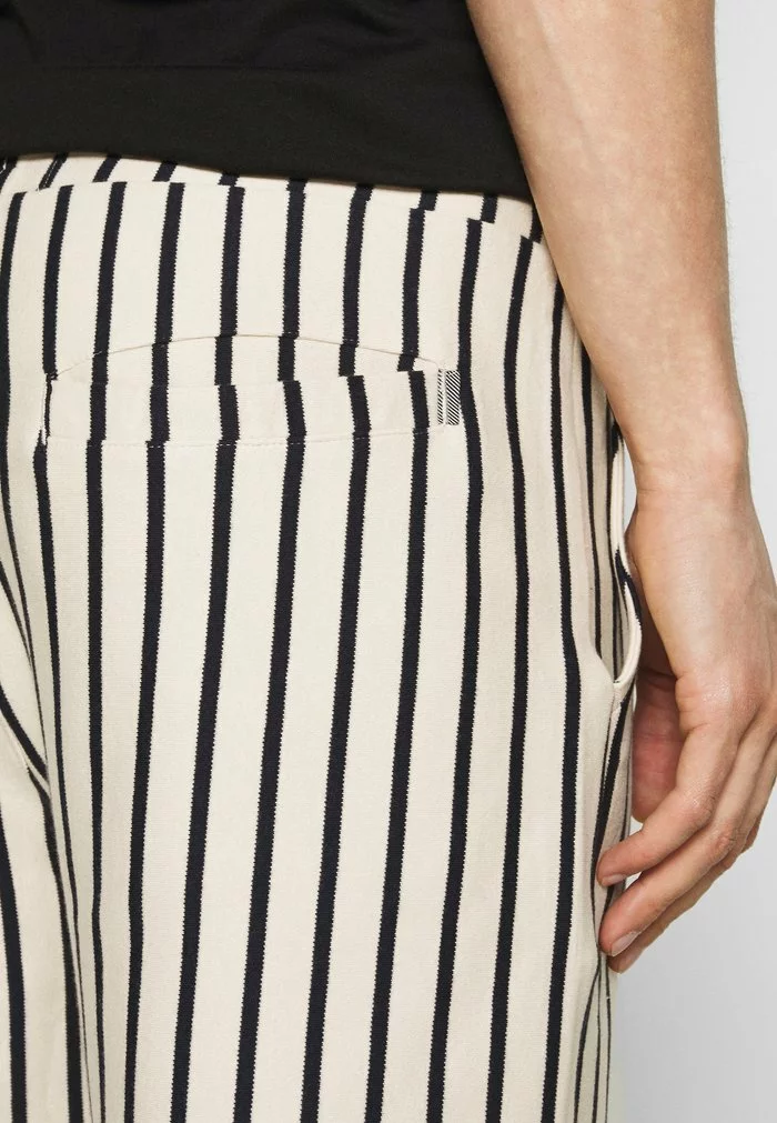 Solid STEVE - Short - Insignia Blue 6 Solid STEVE - Short - Insignia Blue – Image 6