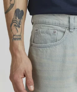 Solid Jean Droit - Light Vintage Blue Denim -Élégance Boutique a4c8f9099d6b422f8d6d90409ab002fc