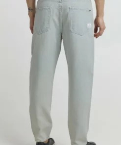 Solid Jean Droit - Light Vintage Blue Denim -Élégance Boutique a980c7f0a54b4a38bf07c306c32a2610