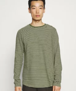 Solid SDVERNARD TEE LS 21106124 - T-shirt à Manches Longues - Black Forest