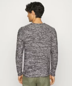 Solid ONECK - Pullover - Black -Élégance Boutique ba6b3bcc0e8f412da8980e472ff79414