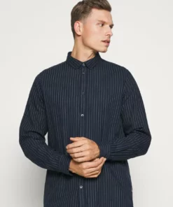 Solid VALLEN SHIRT - Chemise - Insignia Blue -Élégance Boutique e8c4084f76594fbf9e001c5a718e574d